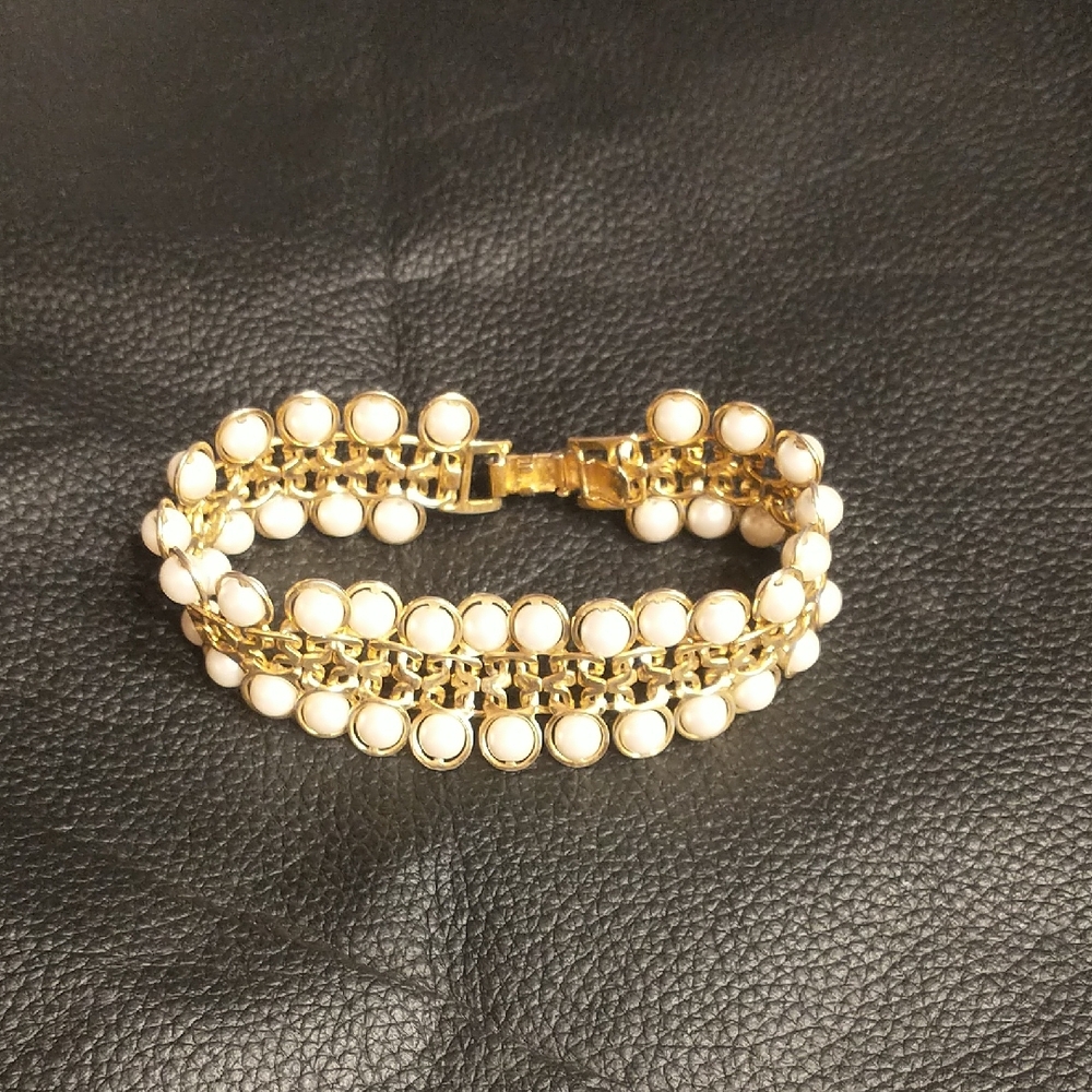 Avon Gold and Cream Pearl Bracelet
